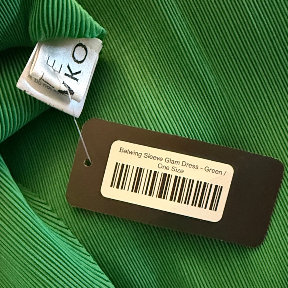 Green V-Neck Dolman Midi Dress - Picture 8 of 9